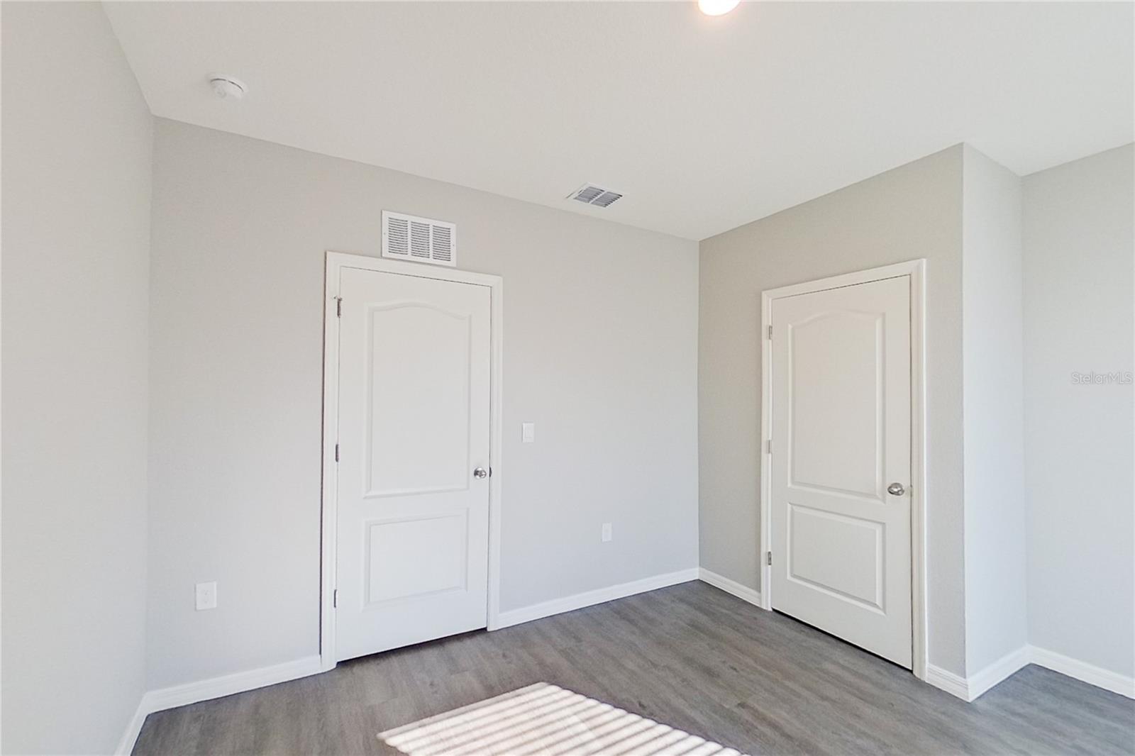 LAKE GRIFFIN RESERVE - Residential Lease