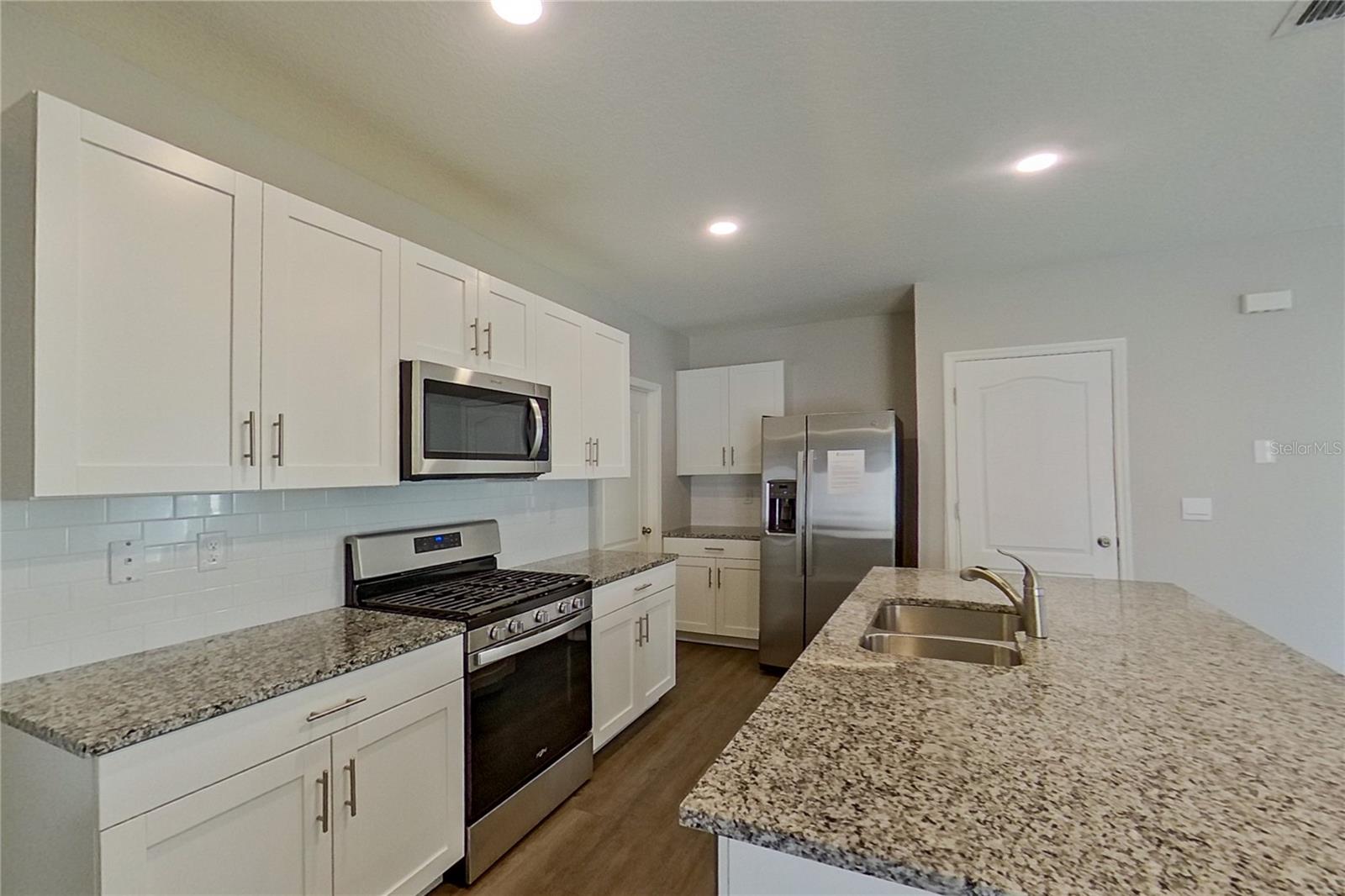 LAKE GRIFFIN RESERVE - Residential Lease