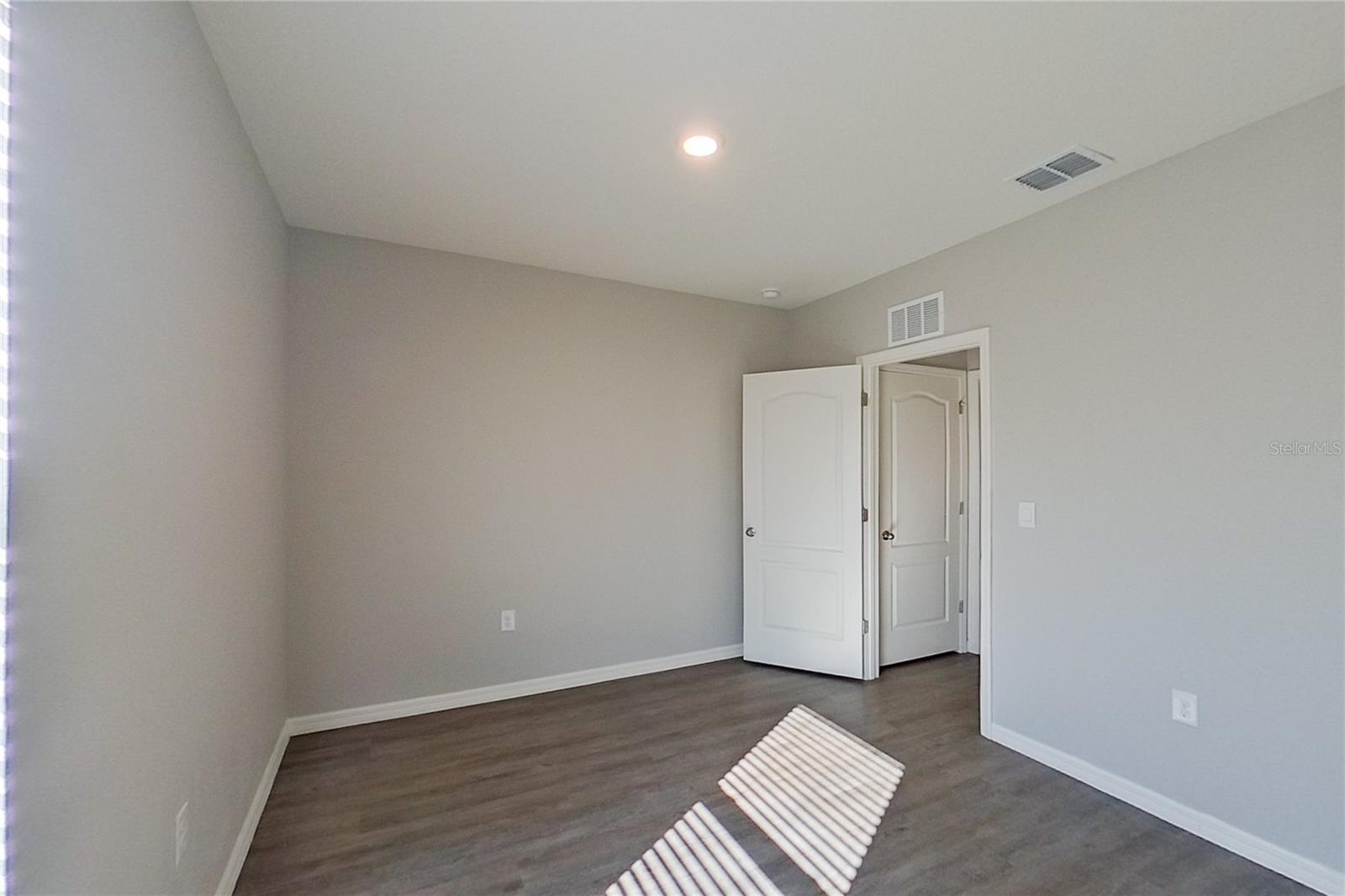 LAKE GRIFFIN RESERVE - Residential Lease