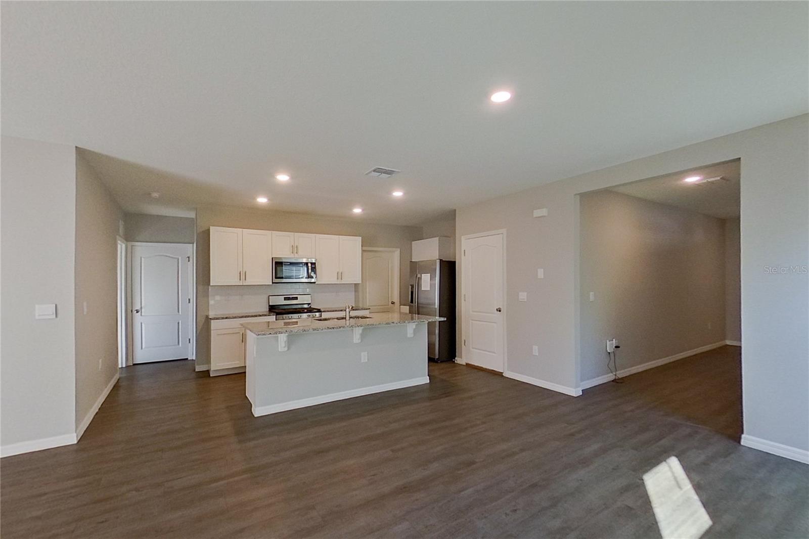 LAKE GRIFFIN RESERVE - Residential Lease