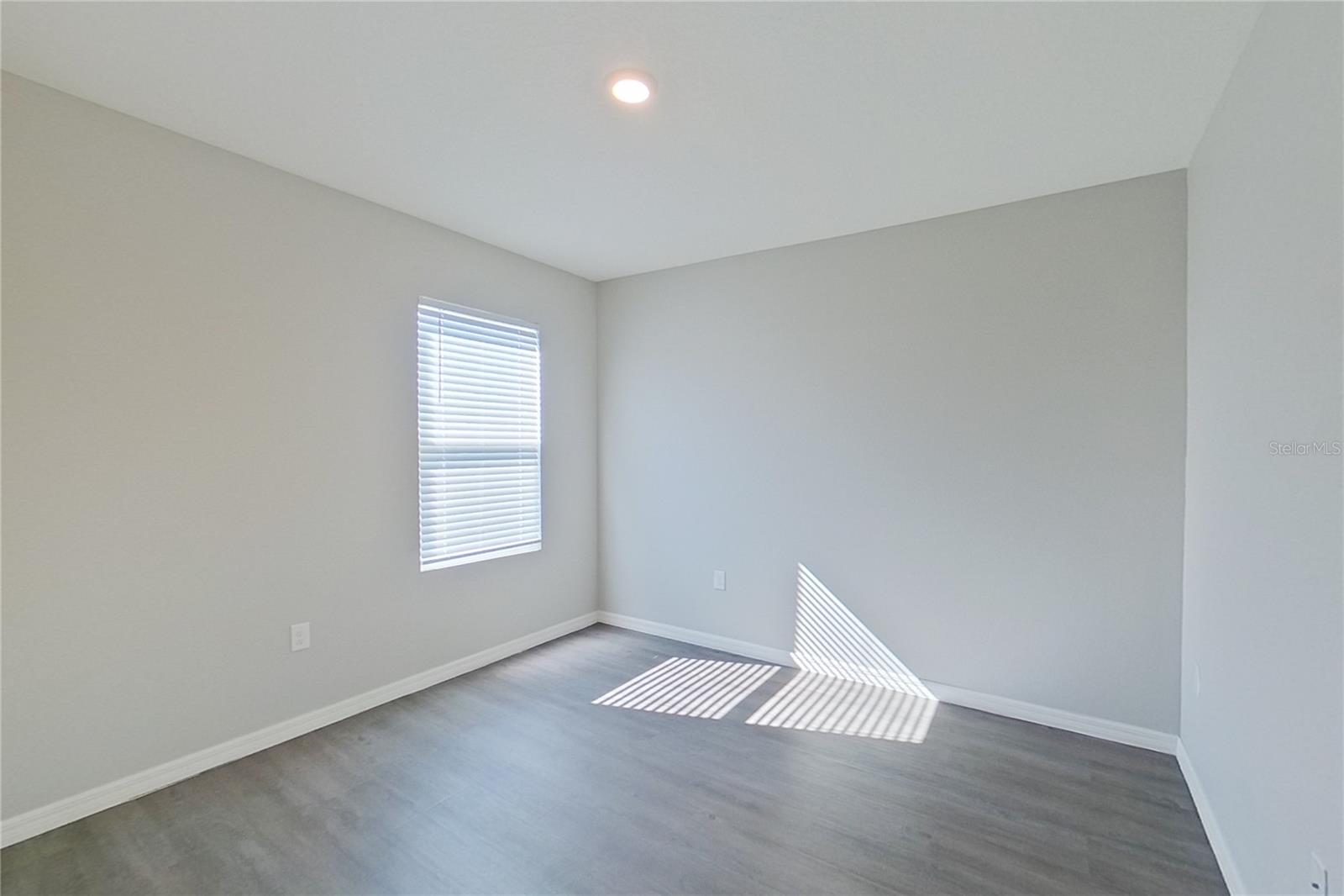 LAKE GRIFFIN RESERVE - Residential Lease