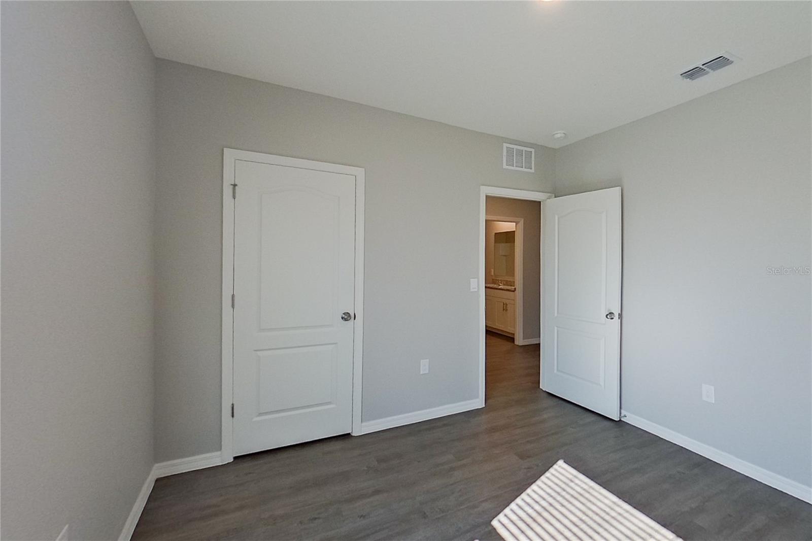 LAKE GRIFFIN RESERVE - Residential Lease