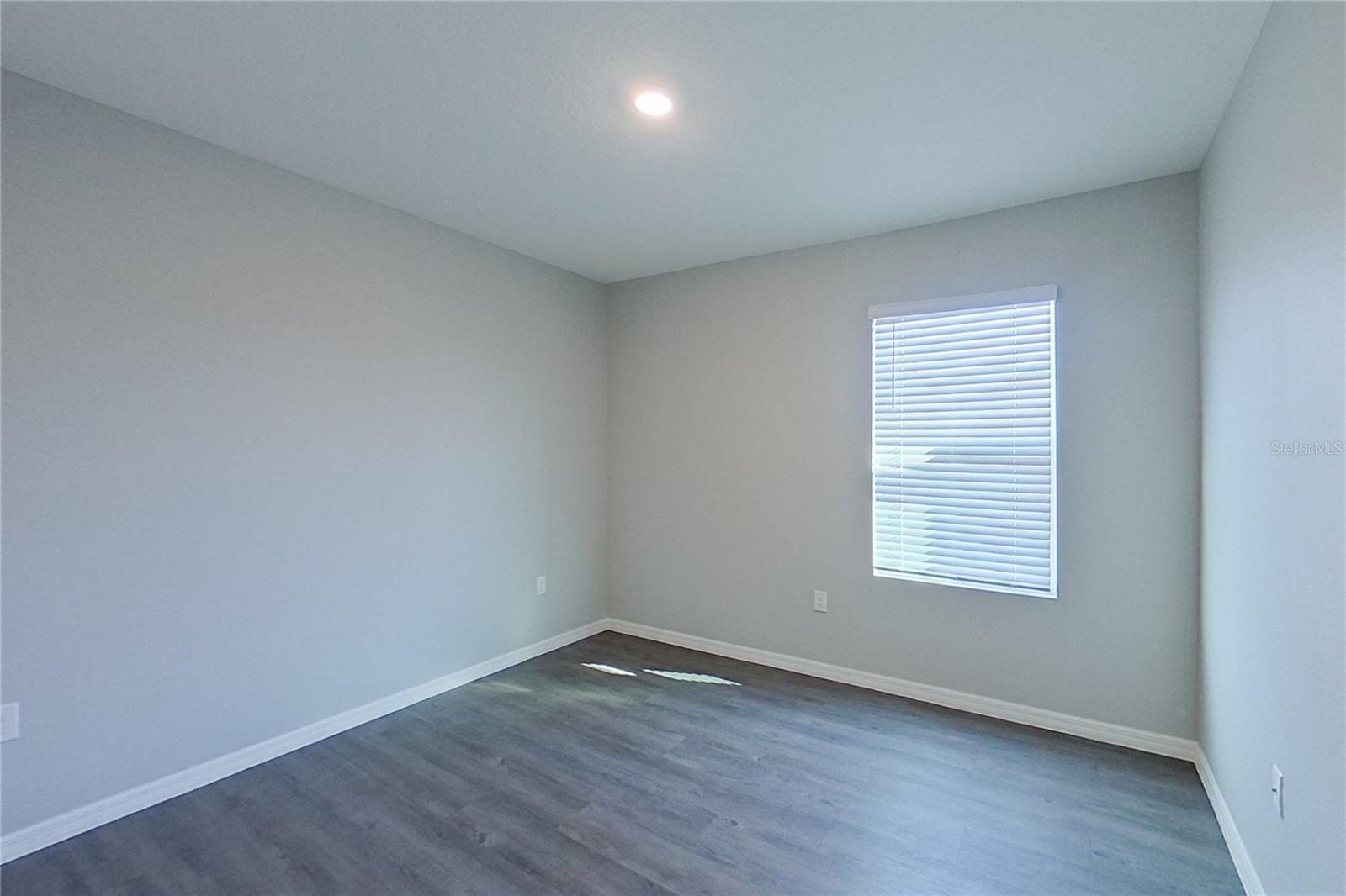 LAKE GRIFFIN RESERVE - Residential Lease