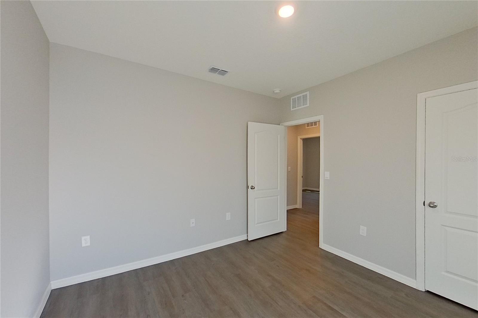 LAKE GRIFFIN RESERVE - Residential Lease