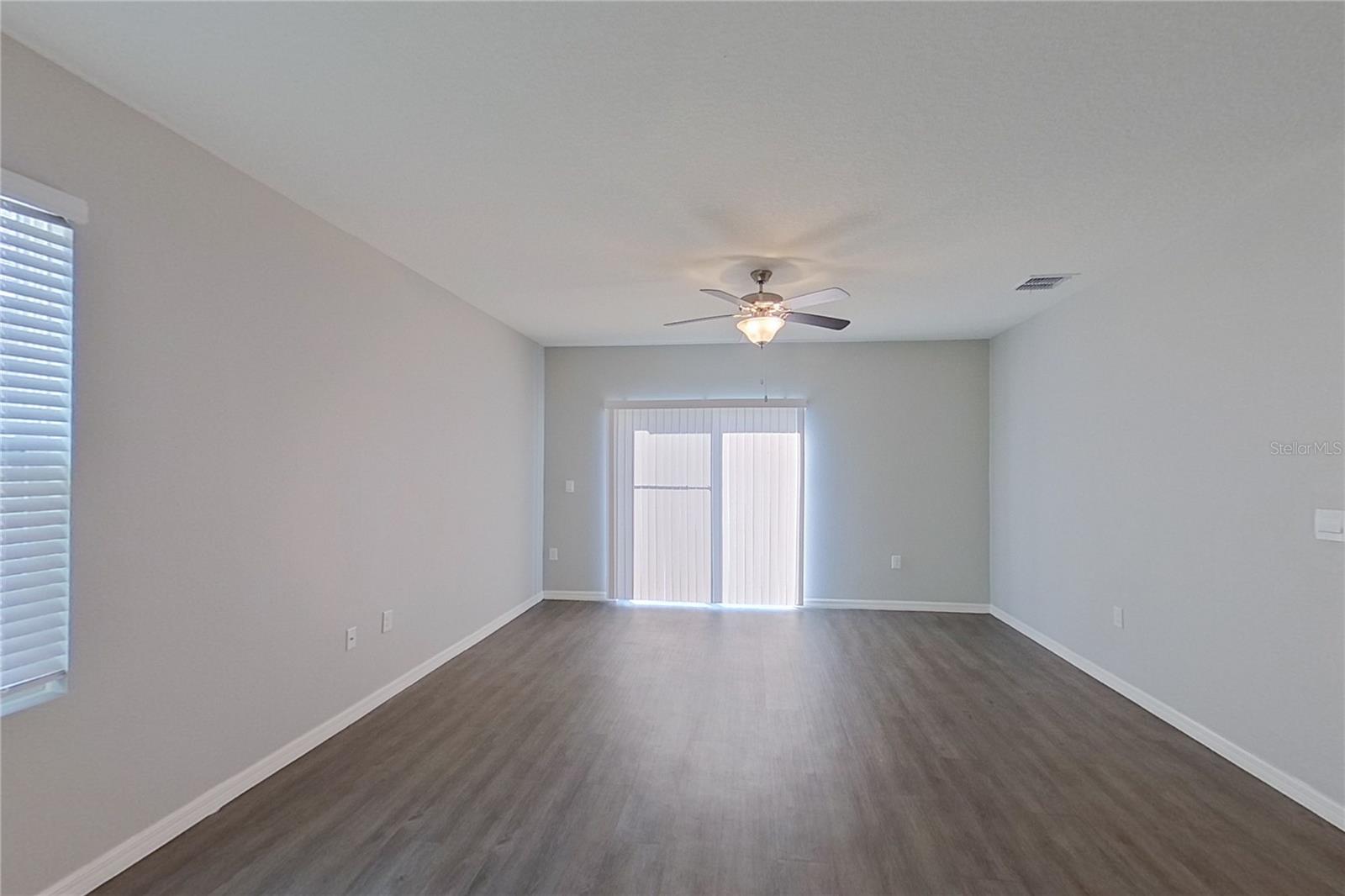 LAKE GRIFFIN RESERVE - Residential Lease