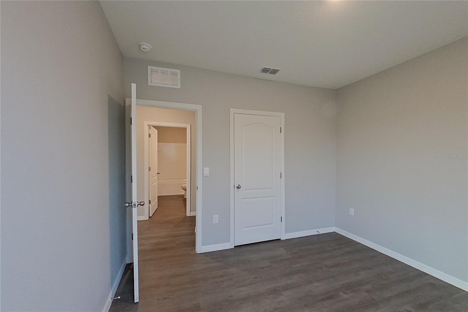 LAKE GRIFFIN RESERVE - Residential Lease