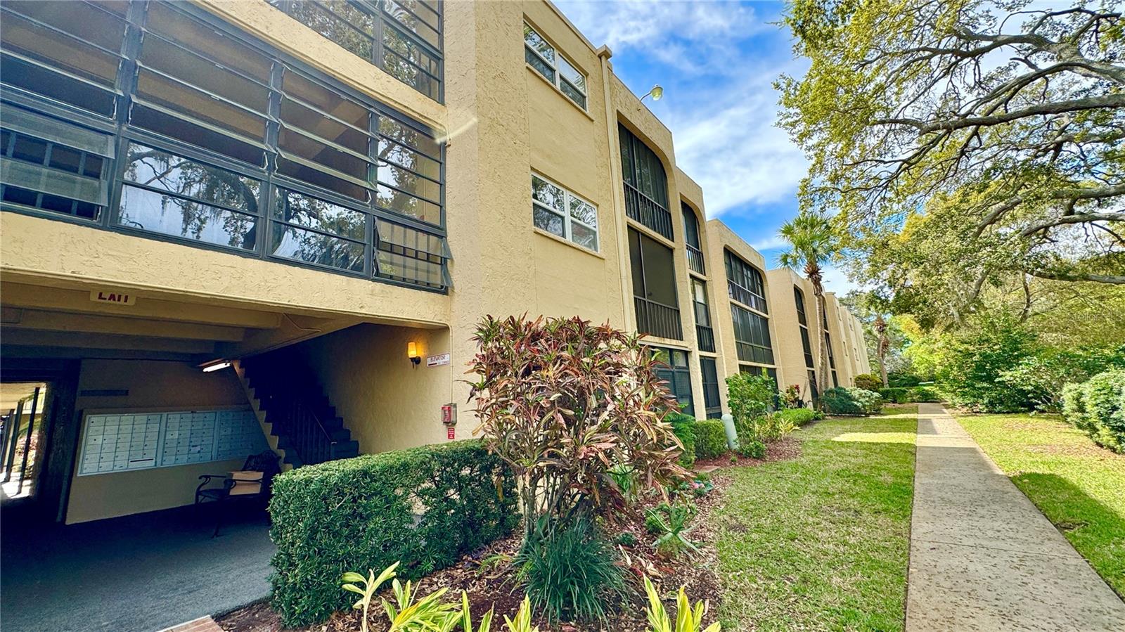 11485 OAKHURST ROAD 200-220