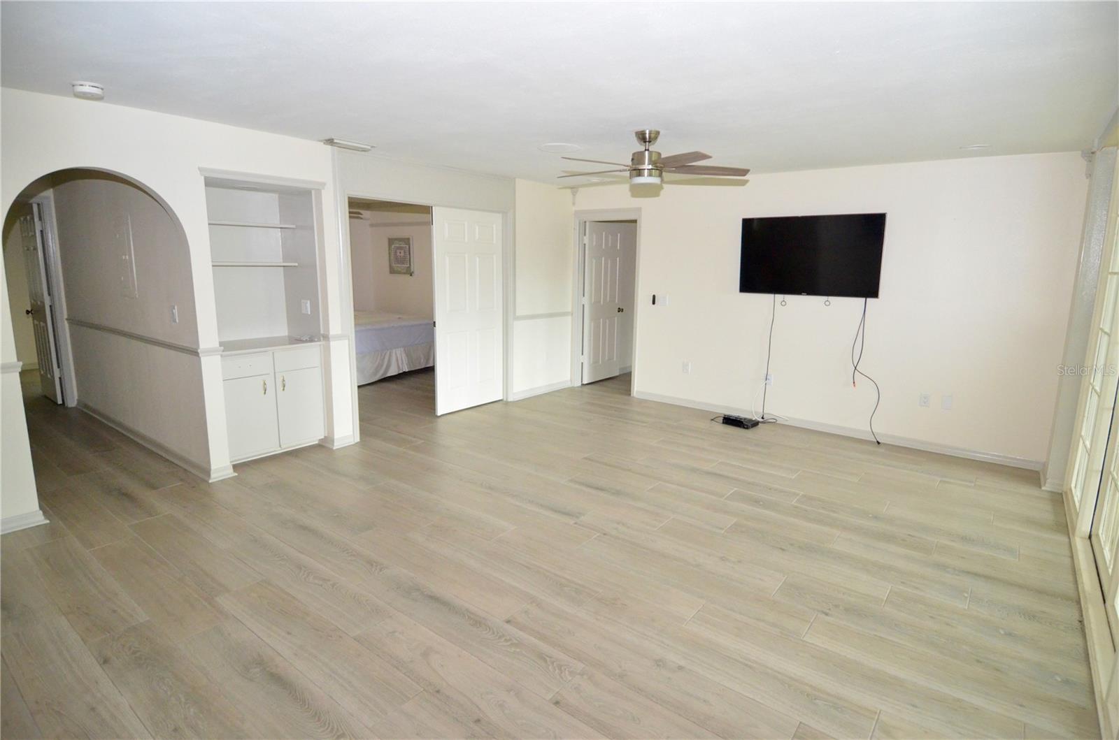 6101 34TH STREET W 1E
