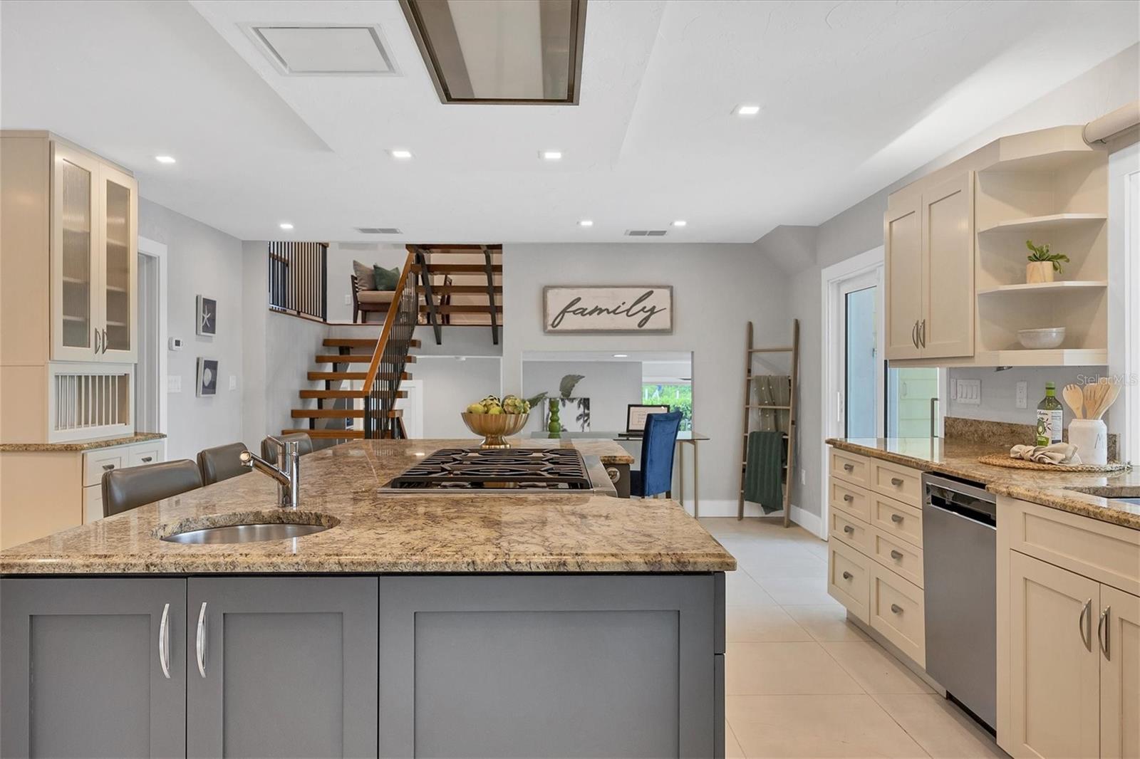 SIESTA COVE - Residential