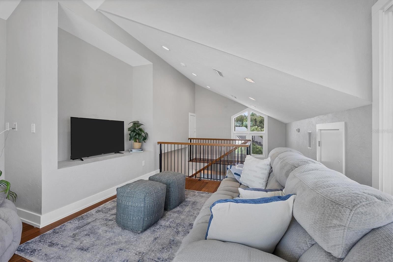 SIESTA COVE - Residential