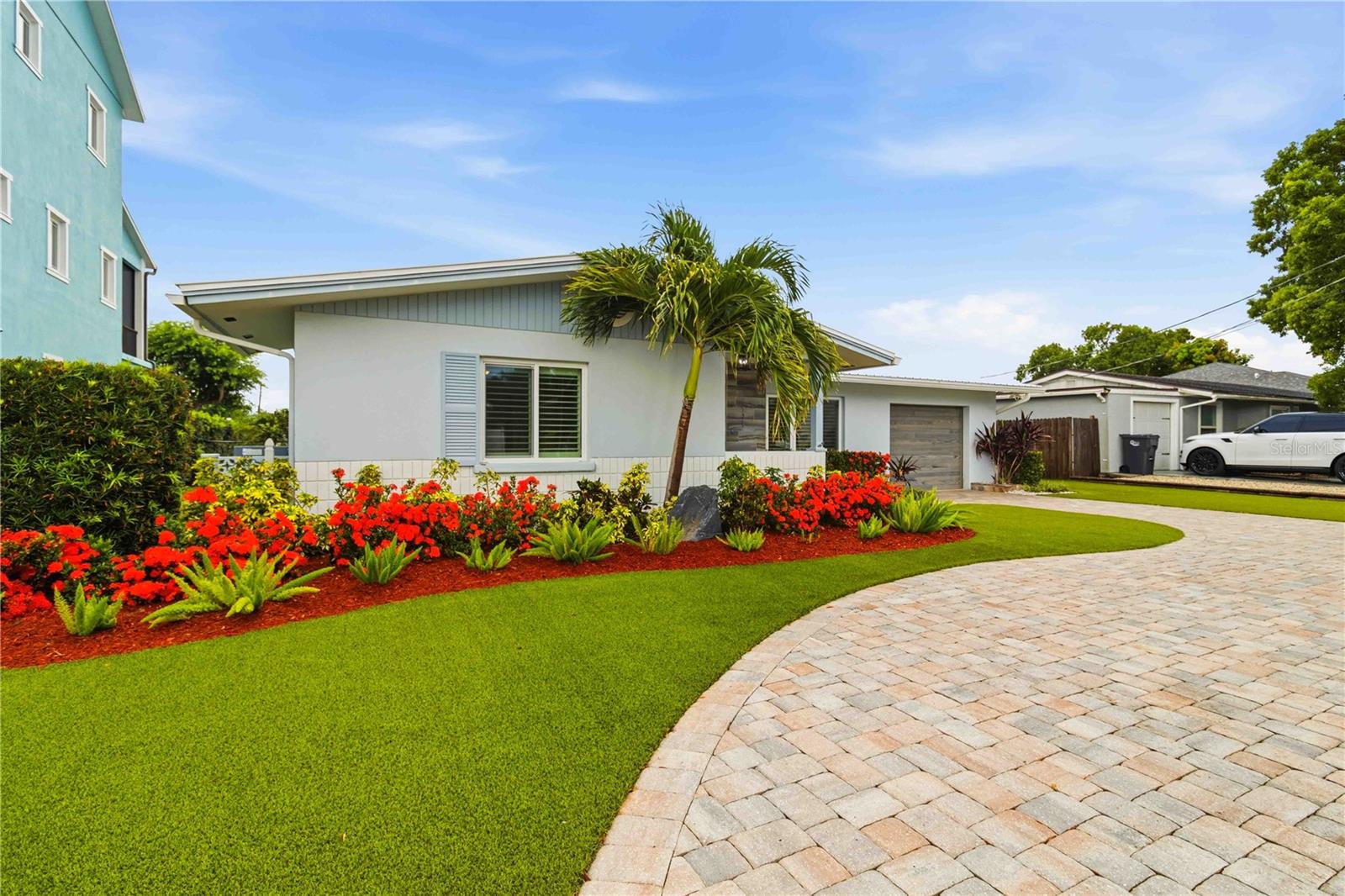 720 IXORA AVENUE