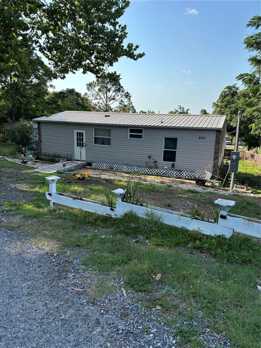 221 SKYLINE DRIVE