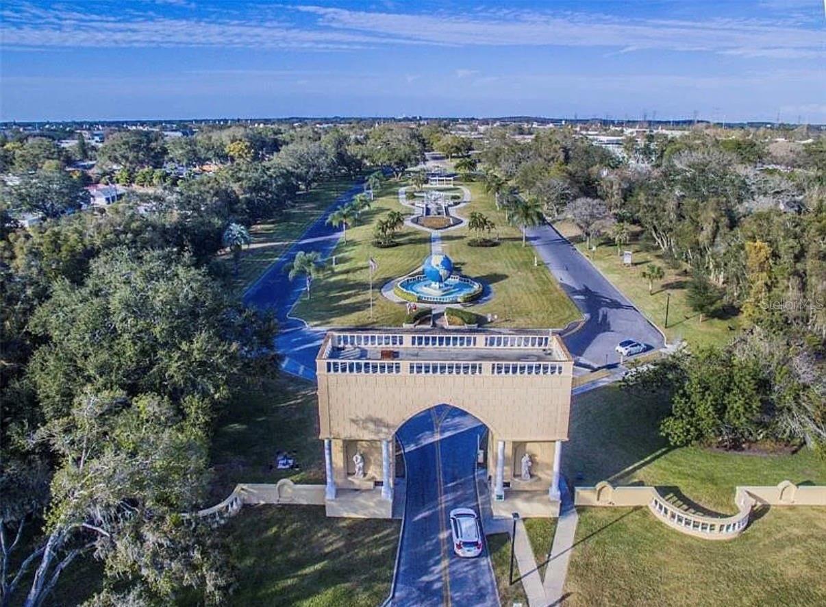 ON TOP OF THE WORLD - Residential Lease