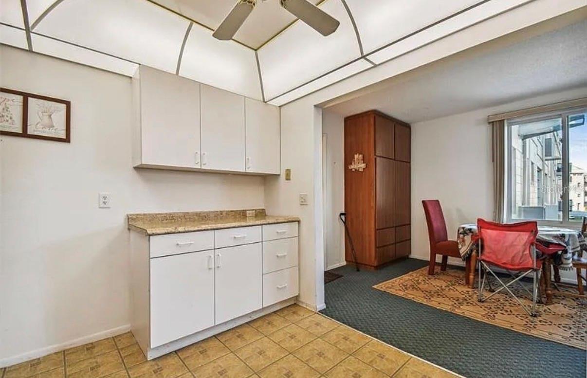 ON TOP OF THE WORLD - Residential Lease