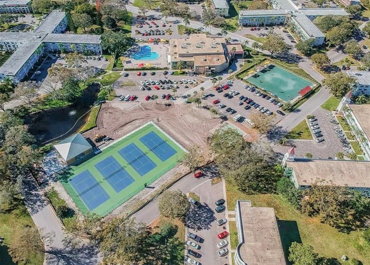 ON TOP OF THE WORLD - Residential Lease