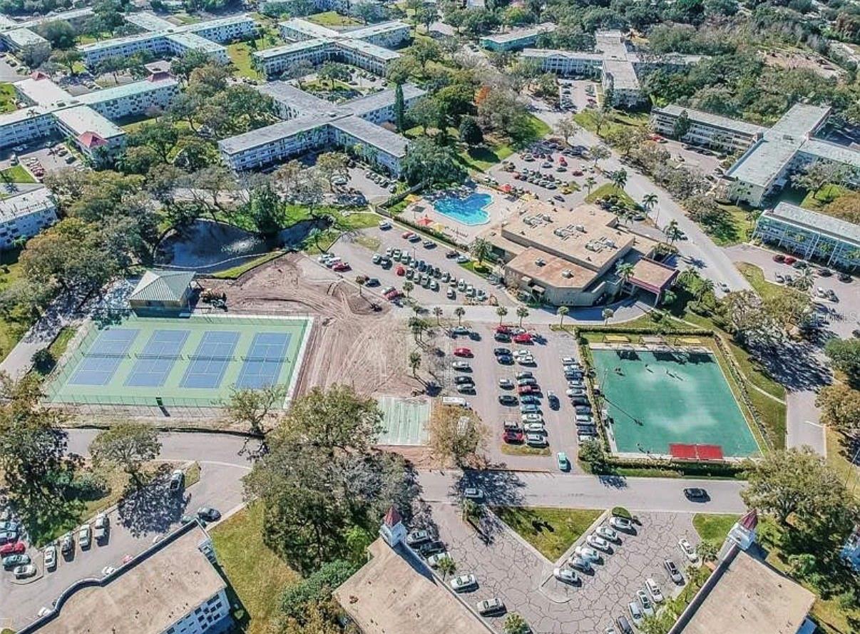 ON TOP OF THE WORLD - Residential Lease