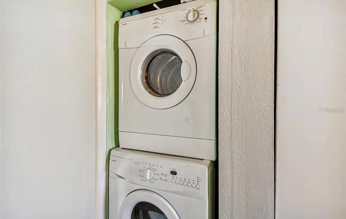 ON TOP OF THE WORLD - Residential Lease