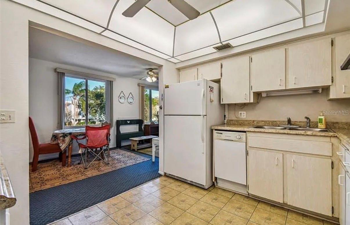 ON TOP OF THE WORLD - Residential Lease