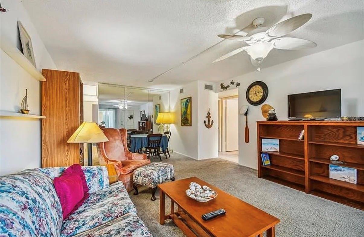 ON TOP OF THE WORLD - Residential Lease