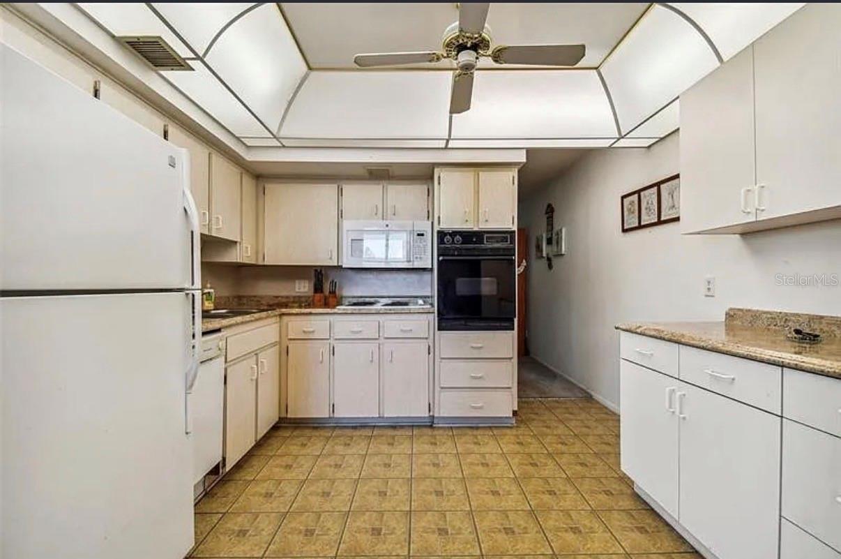 ON TOP OF THE WORLD - Residential Lease