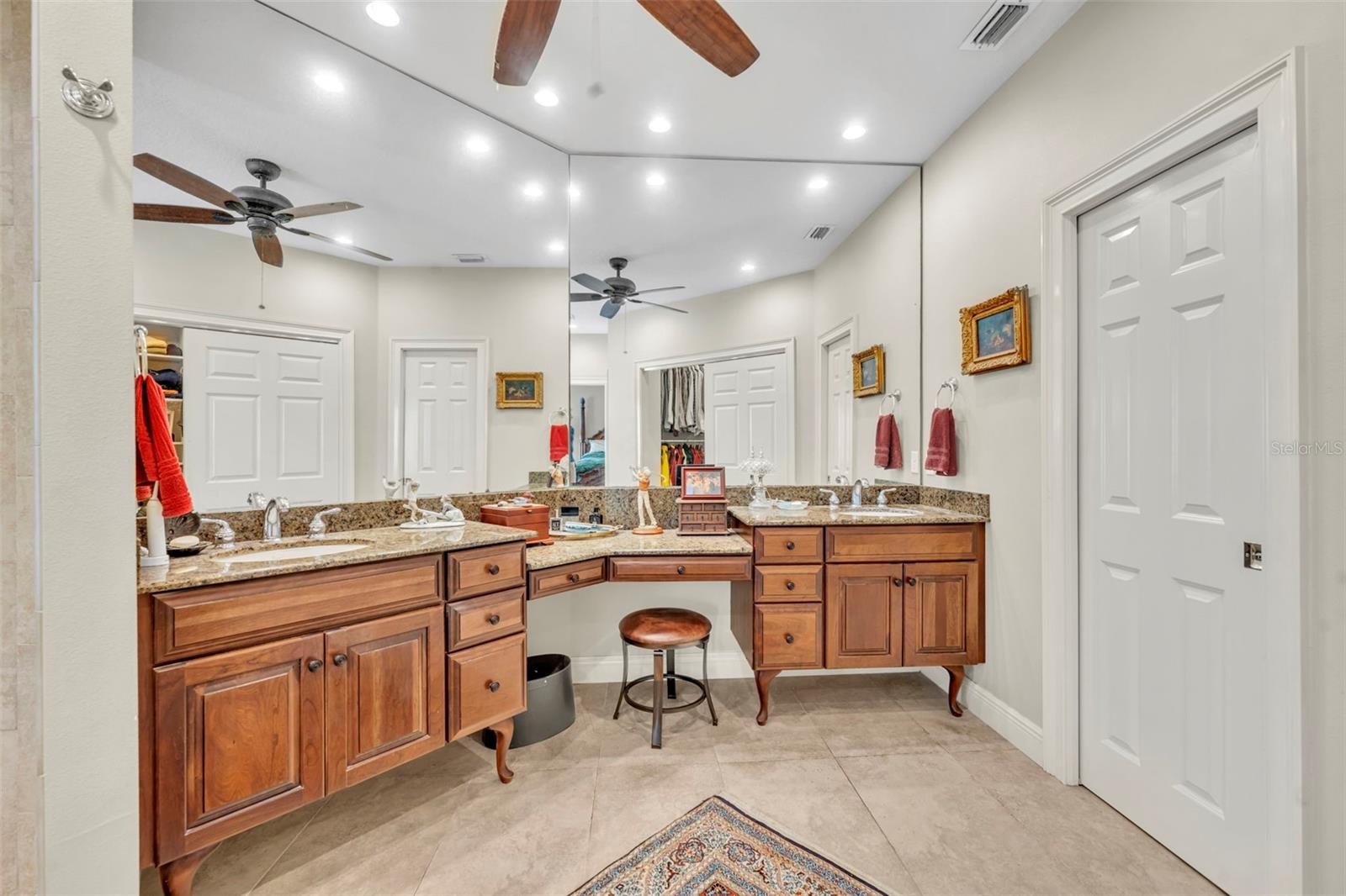 EDGEWATER MANOR - Residential