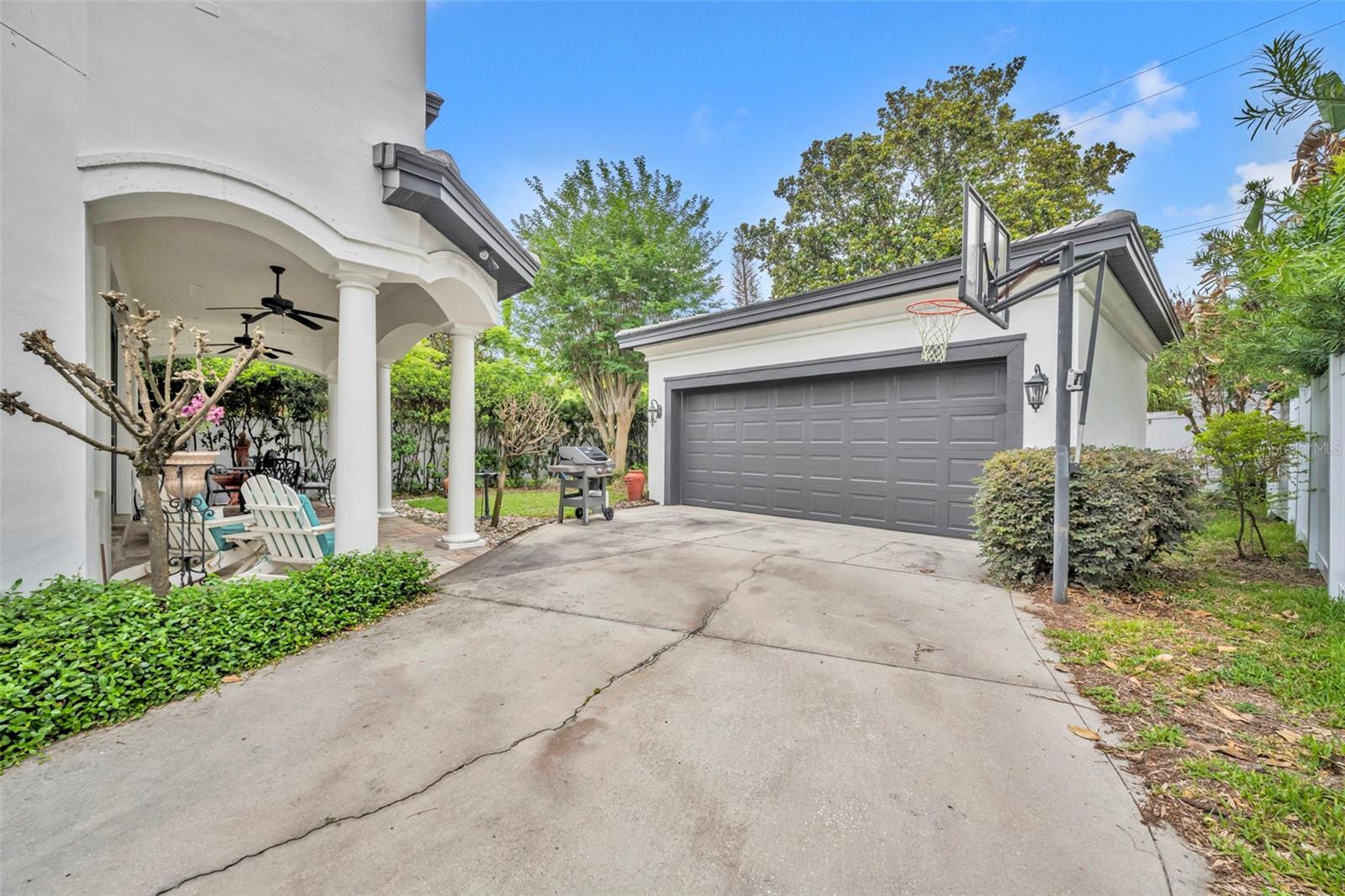 EDGEWATER MANOR - Residential