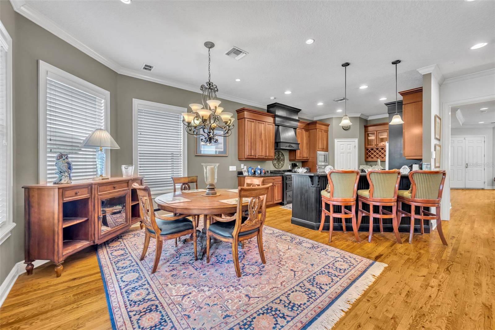EDGEWATER MANOR - Residential