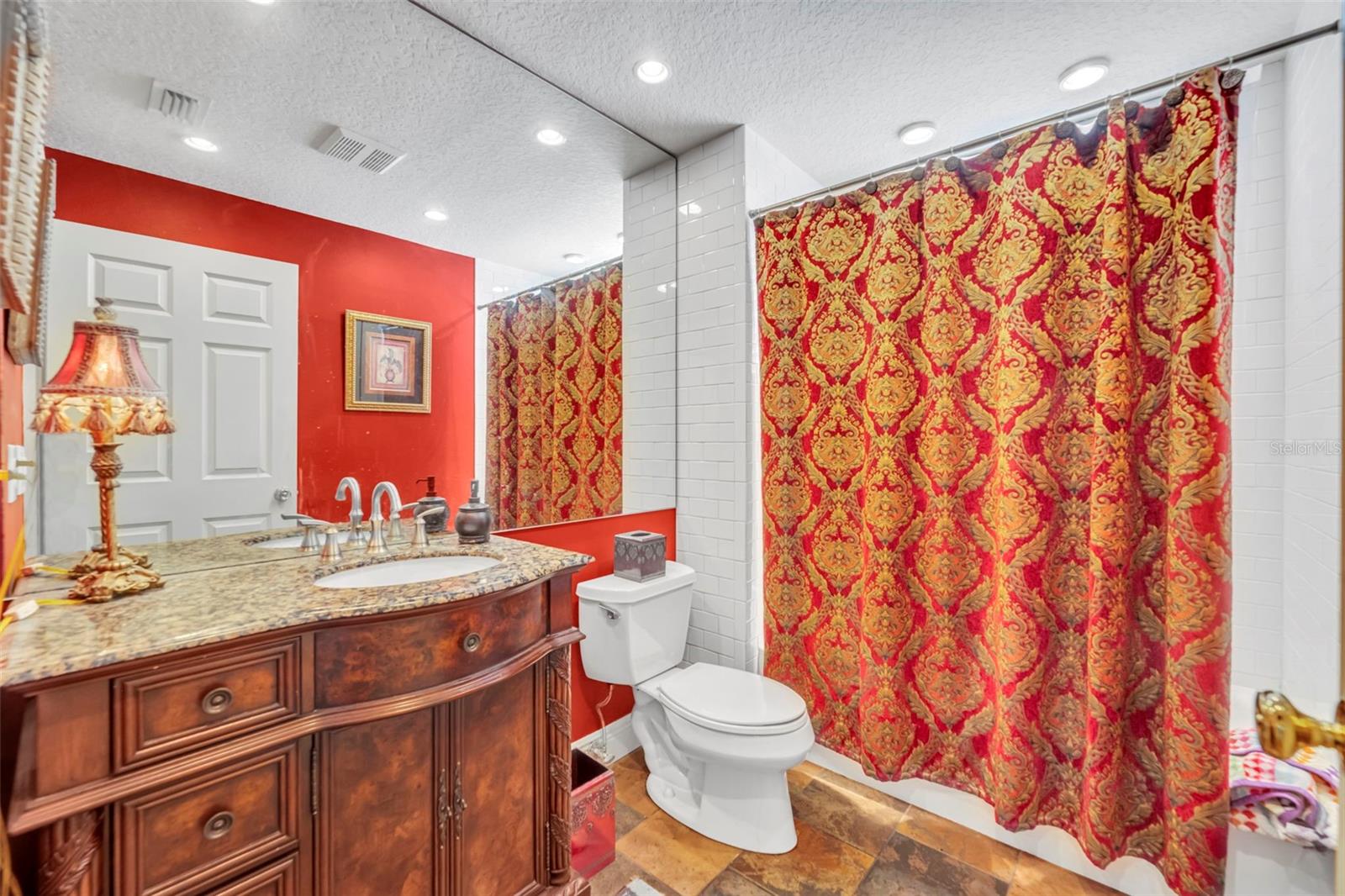 EDGEWATER MANOR - Residential
