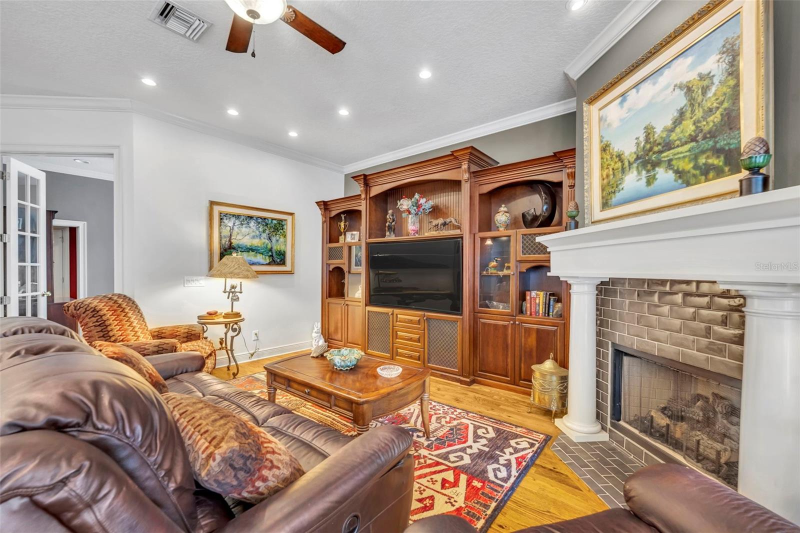 EDGEWATER MANOR - Residential