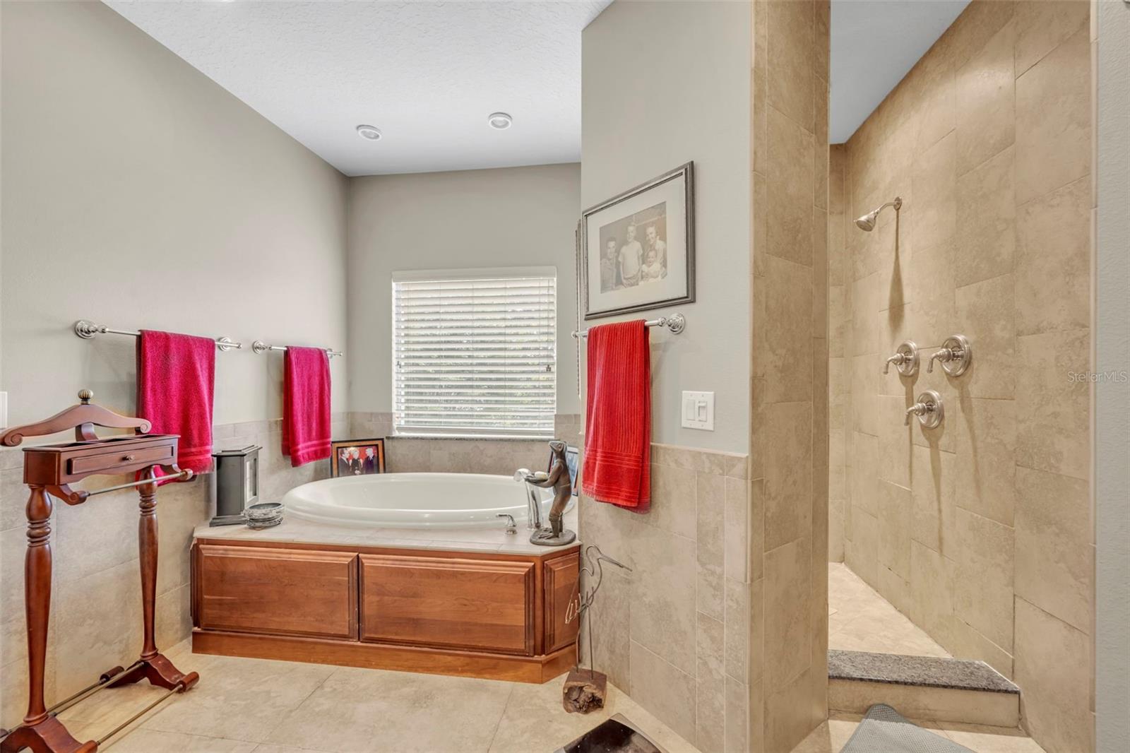 EDGEWATER MANOR - Residential