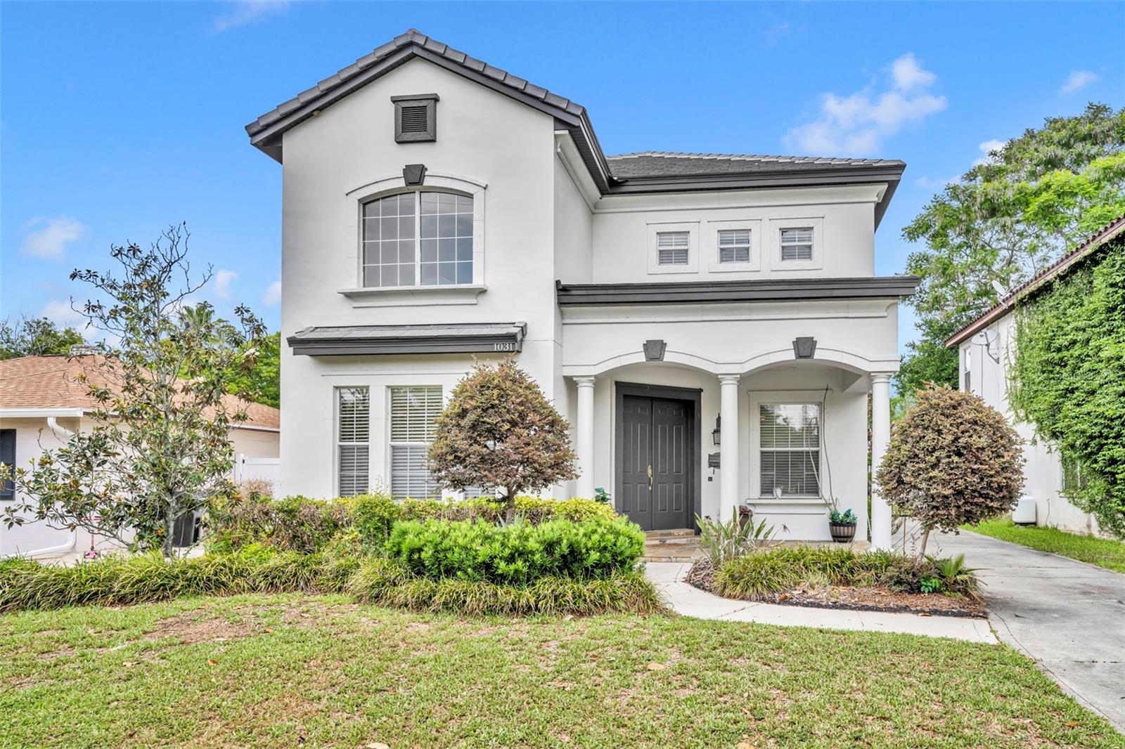 EDGEWATER MANOR - Residential