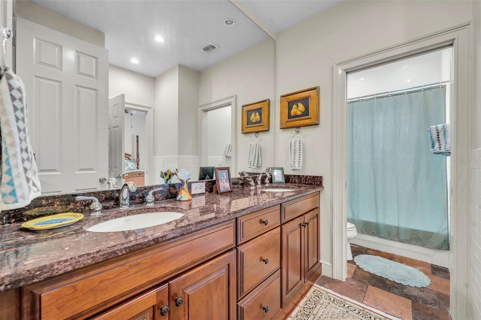 EDGEWATER MANOR - Residential