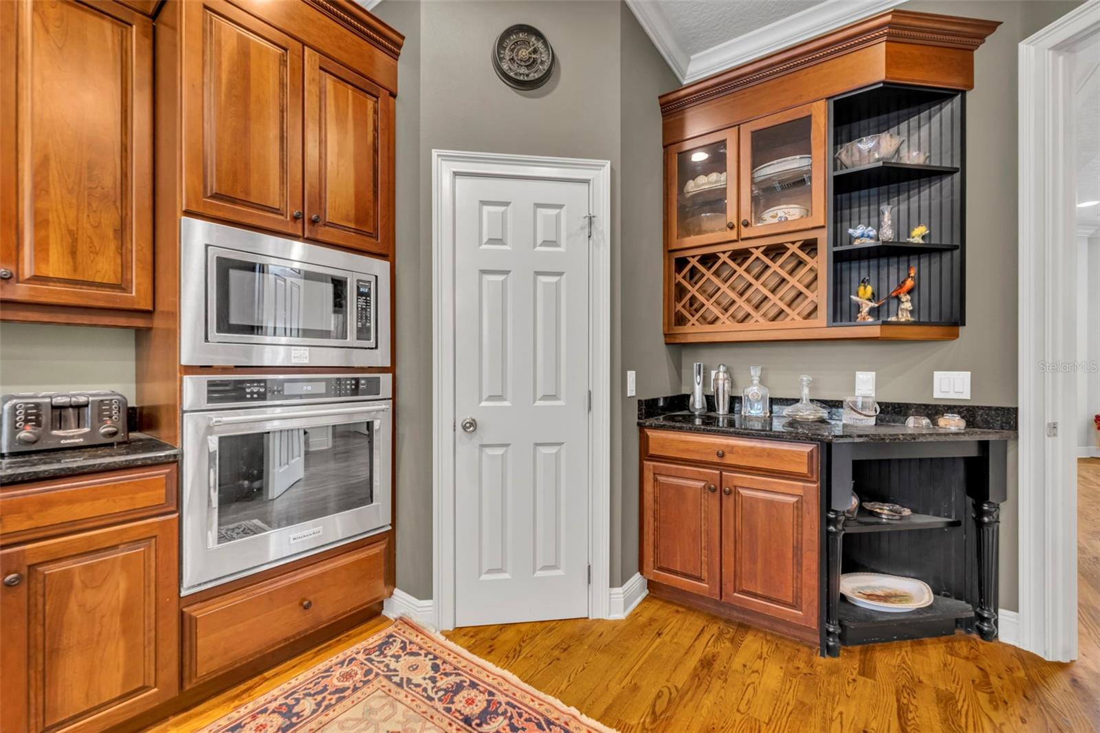 EDGEWATER MANOR - Residential