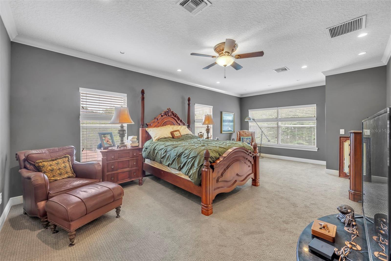 EDGEWATER MANOR - Residential