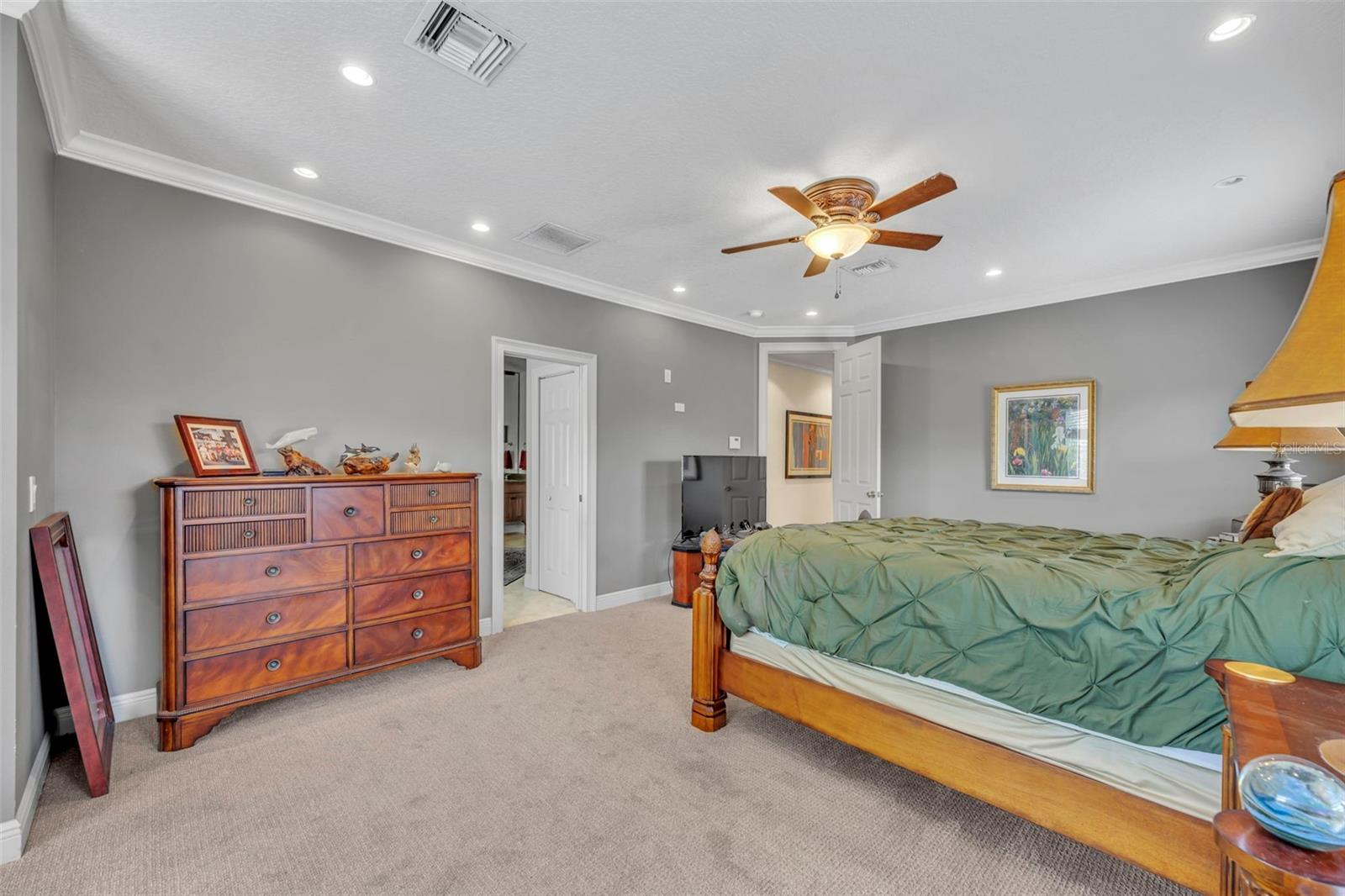 EDGEWATER MANOR - Residential