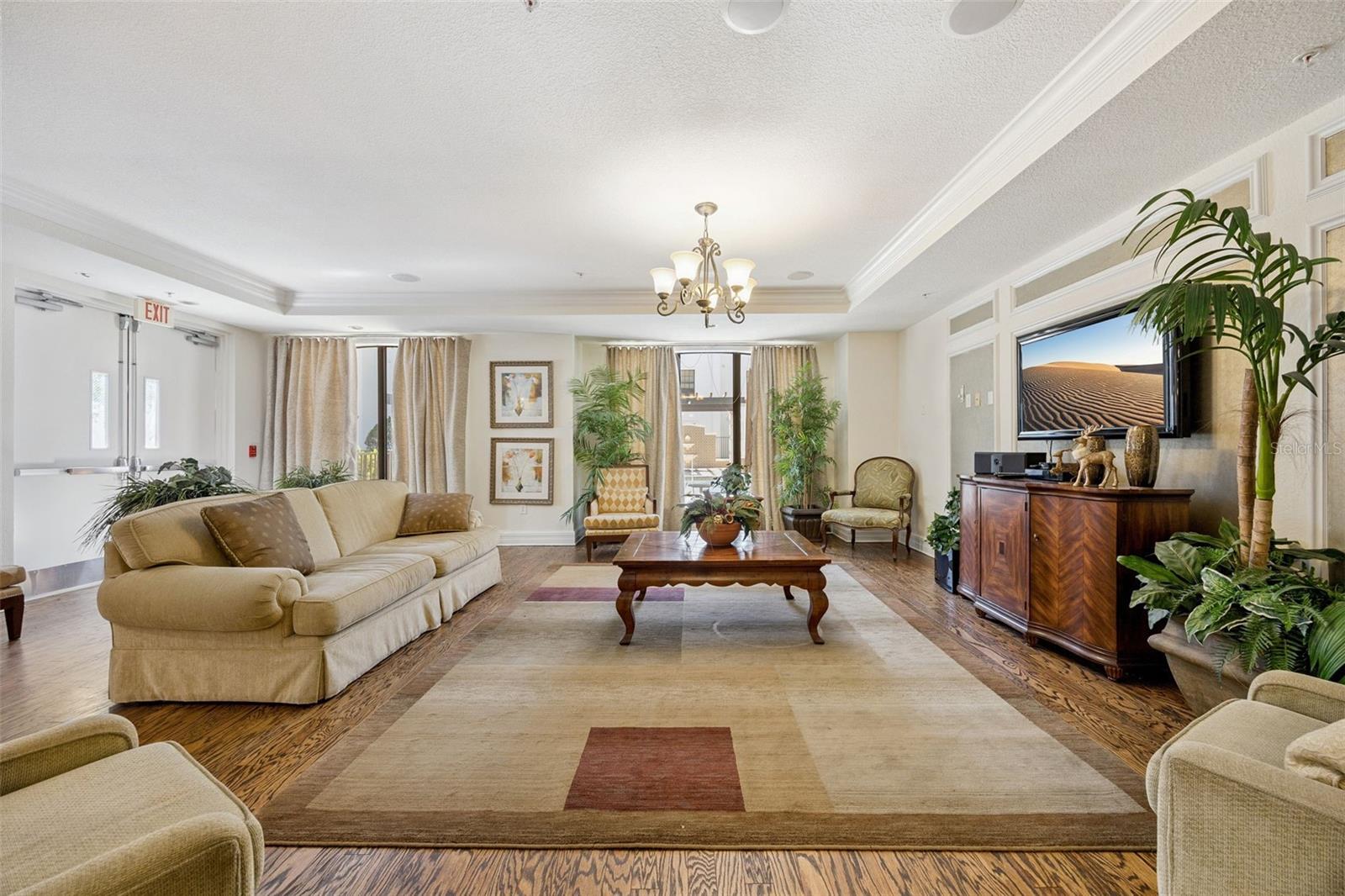 REGISTRY/MICHIGAN PARK CONDO - Residential