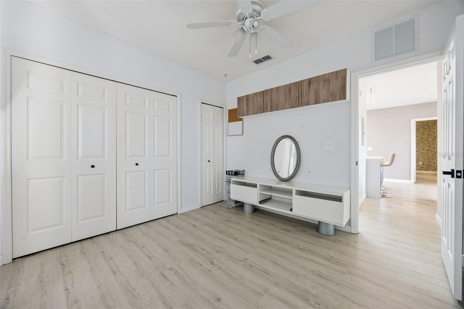 REGISTRY/MICHIGAN PARK CONDO - Residential