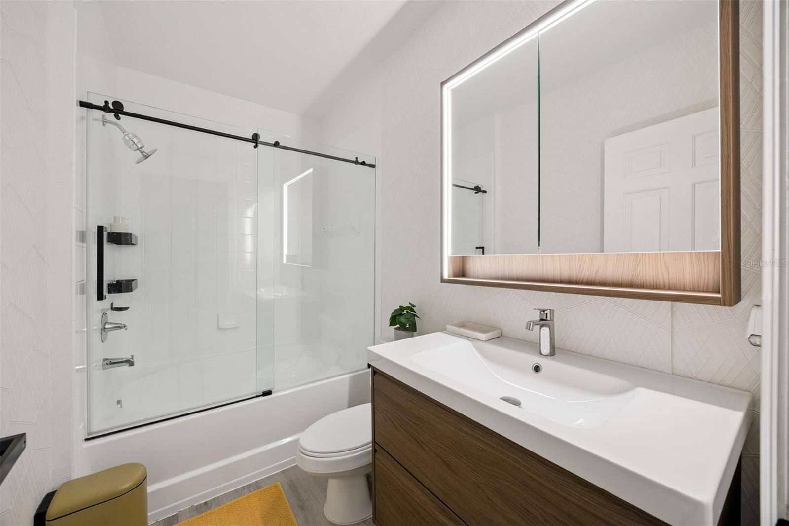 REGISTRY/MICHIGAN PARK CONDO - Residential
