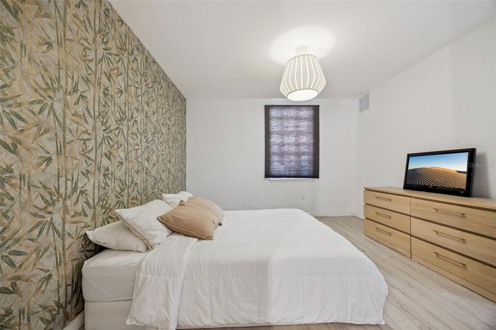 REGISTRY/MICHIGAN PARK CONDO - Residential