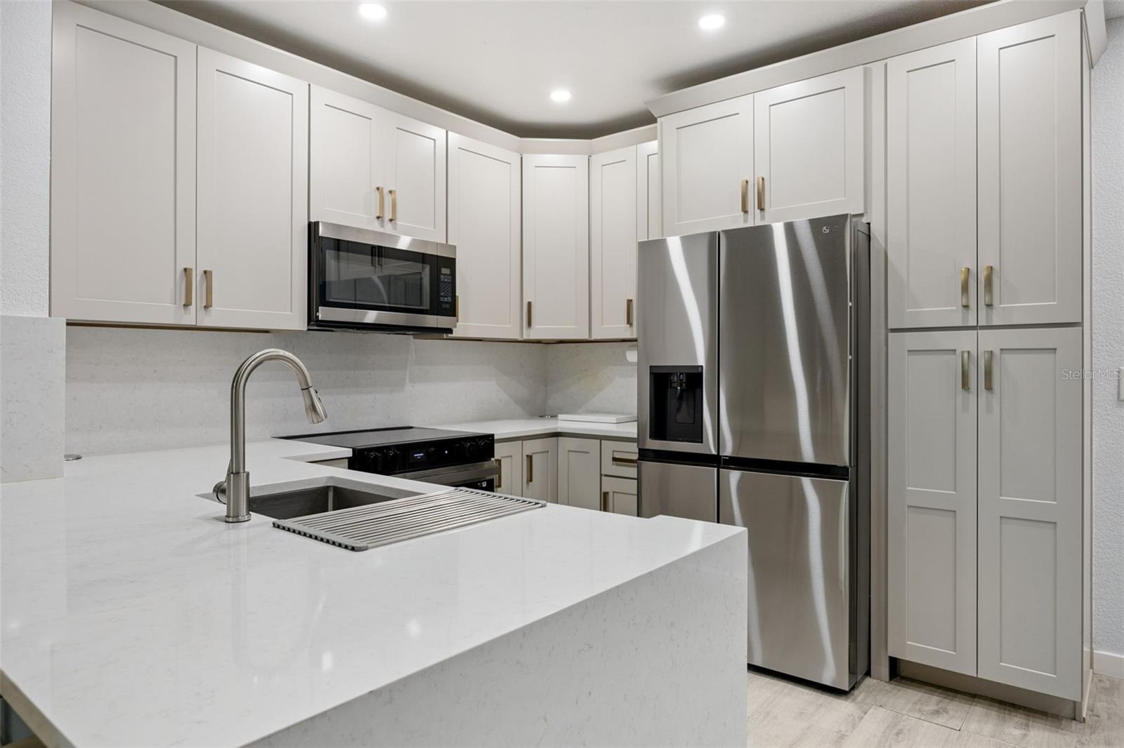 REGISTRY/MICHIGAN PARK CONDO - Residential
