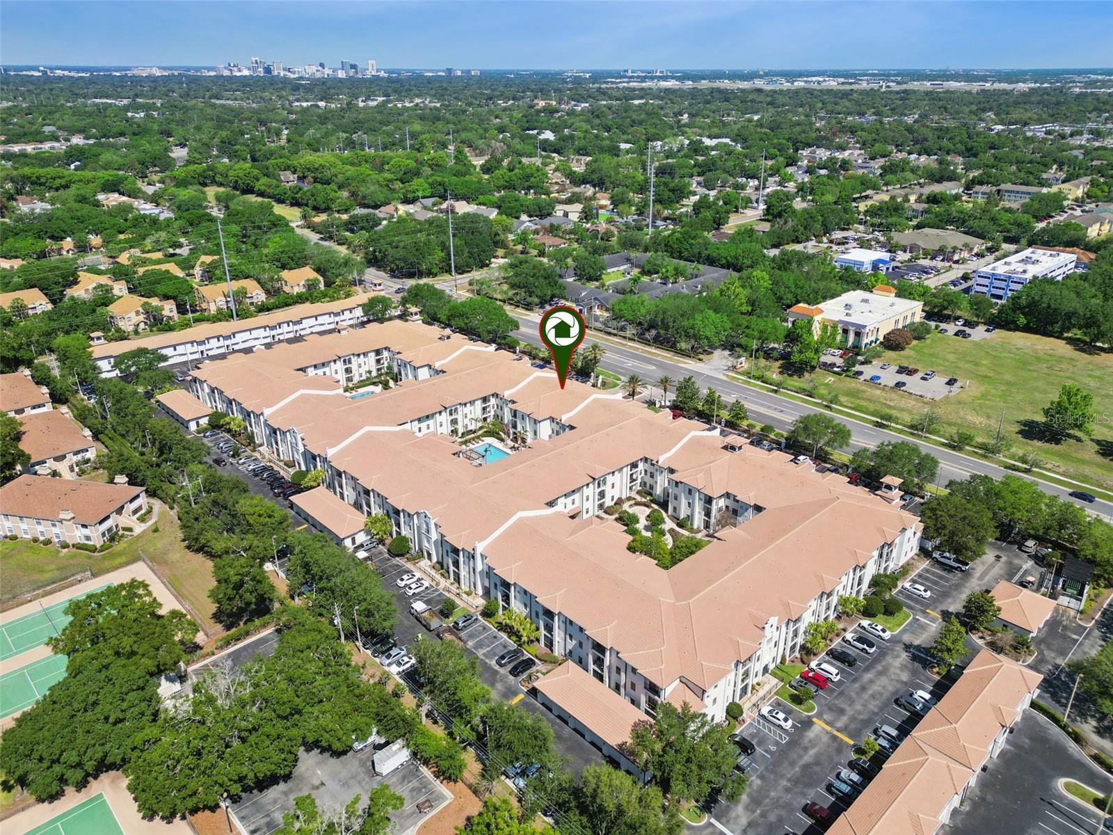 REGISTRY/MICHIGAN PARK CONDO - Residential