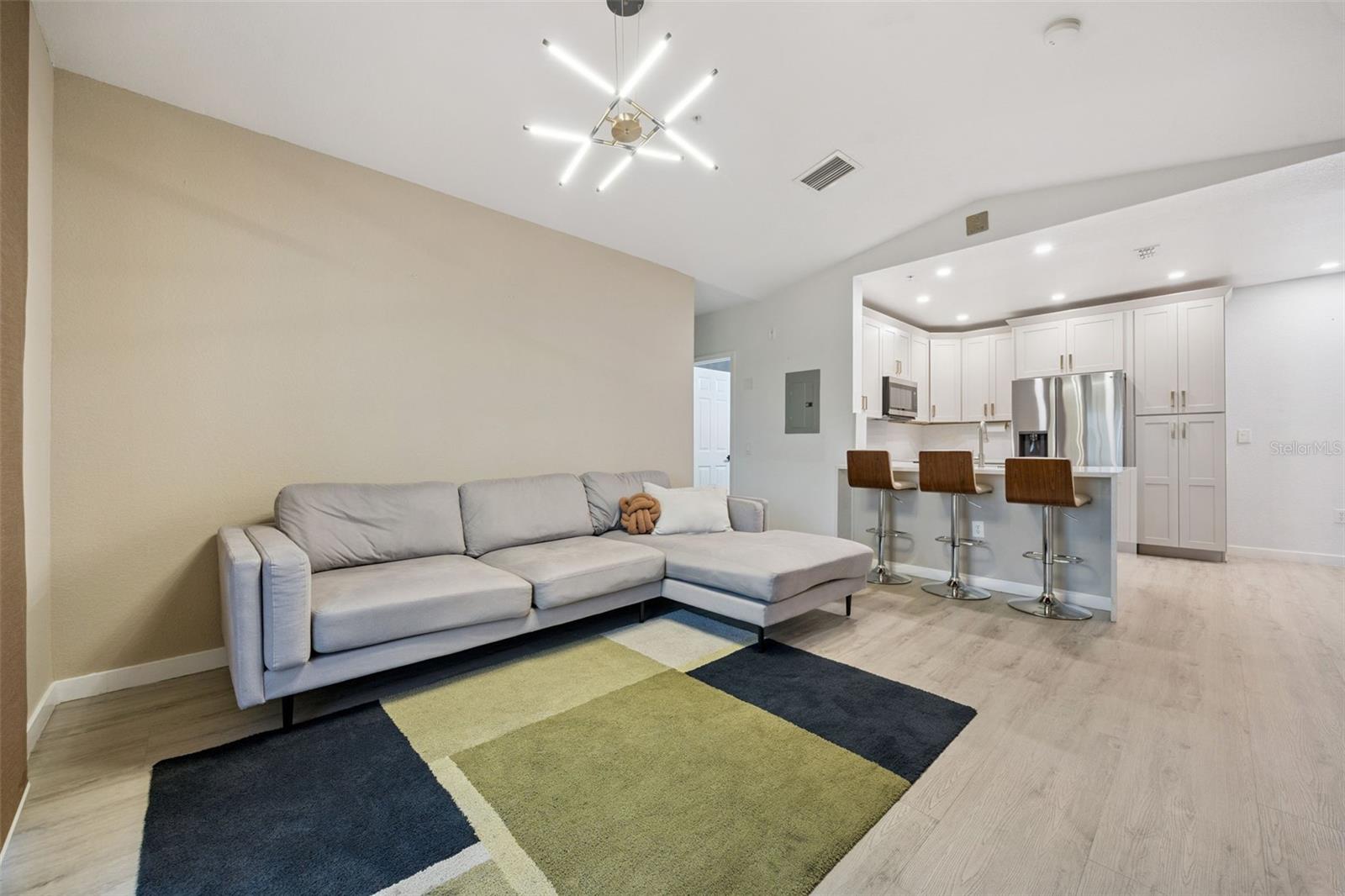 REGISTRY/MICHIGAN PARK CONDO - Residential
