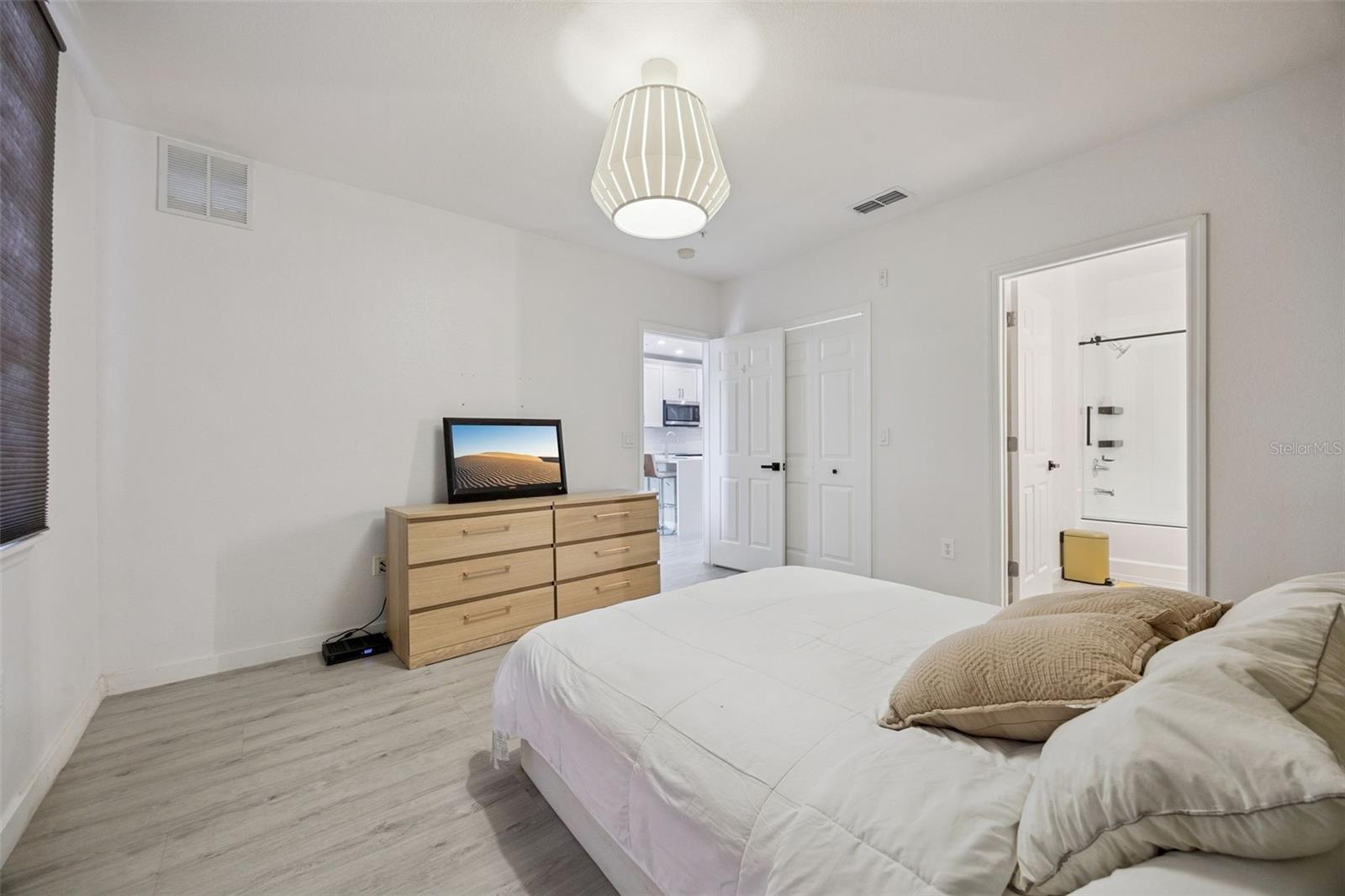 REGISTRY/MICHIGAN PARK CONDO - Residential