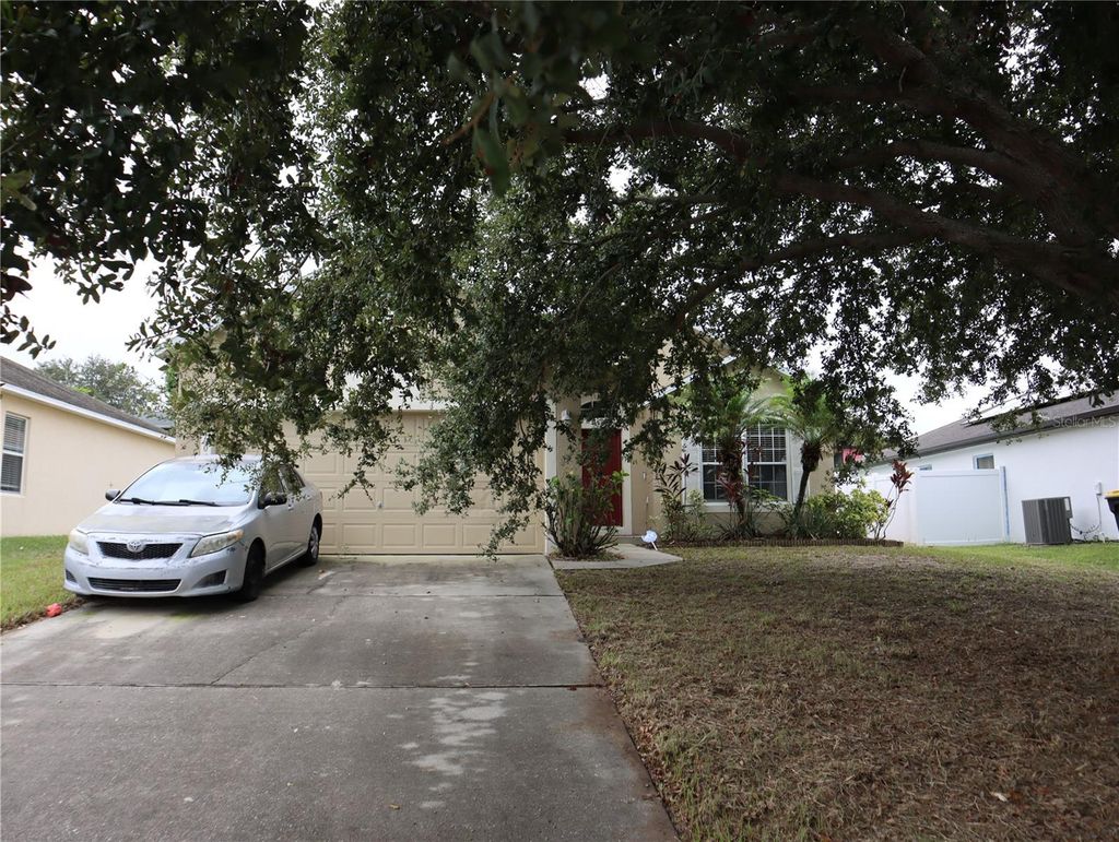 Photo of 1604 Fitzgerald Drive, Dundee, FL 33838 (MLS # S5136010)