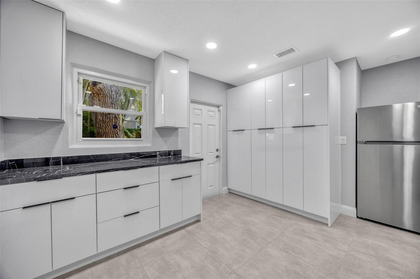 COLONIAL LANE JUNGLE ADD PT REP - Residential