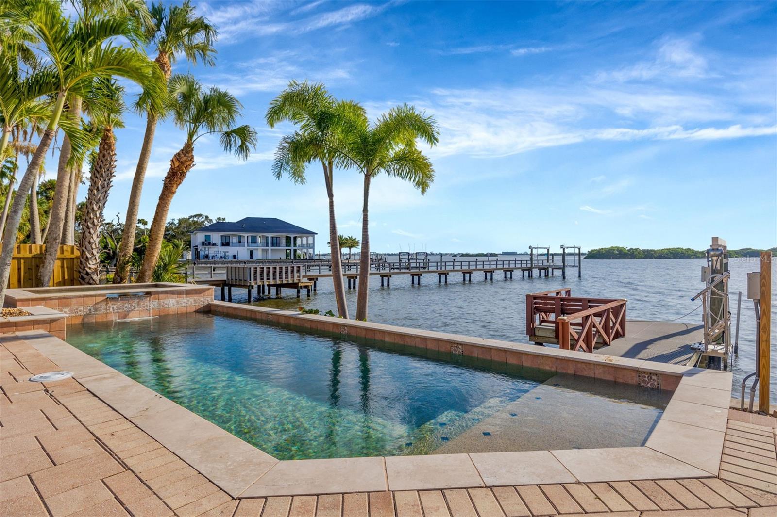 COLONIAL LANE JUNGLE ADD PT REP - Residential