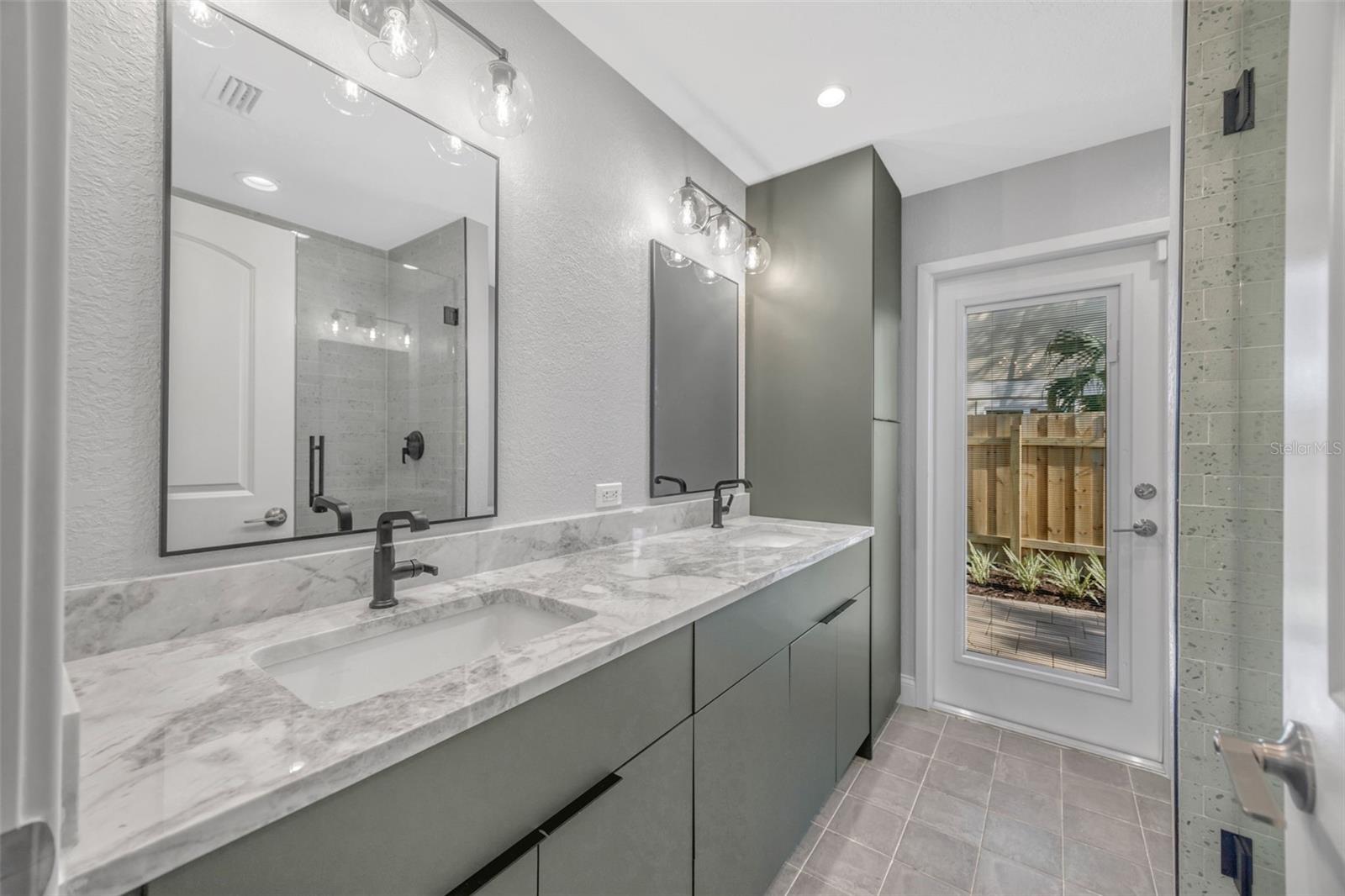 COLONIAL LANE JUNGLE ADD PT REP - Residential