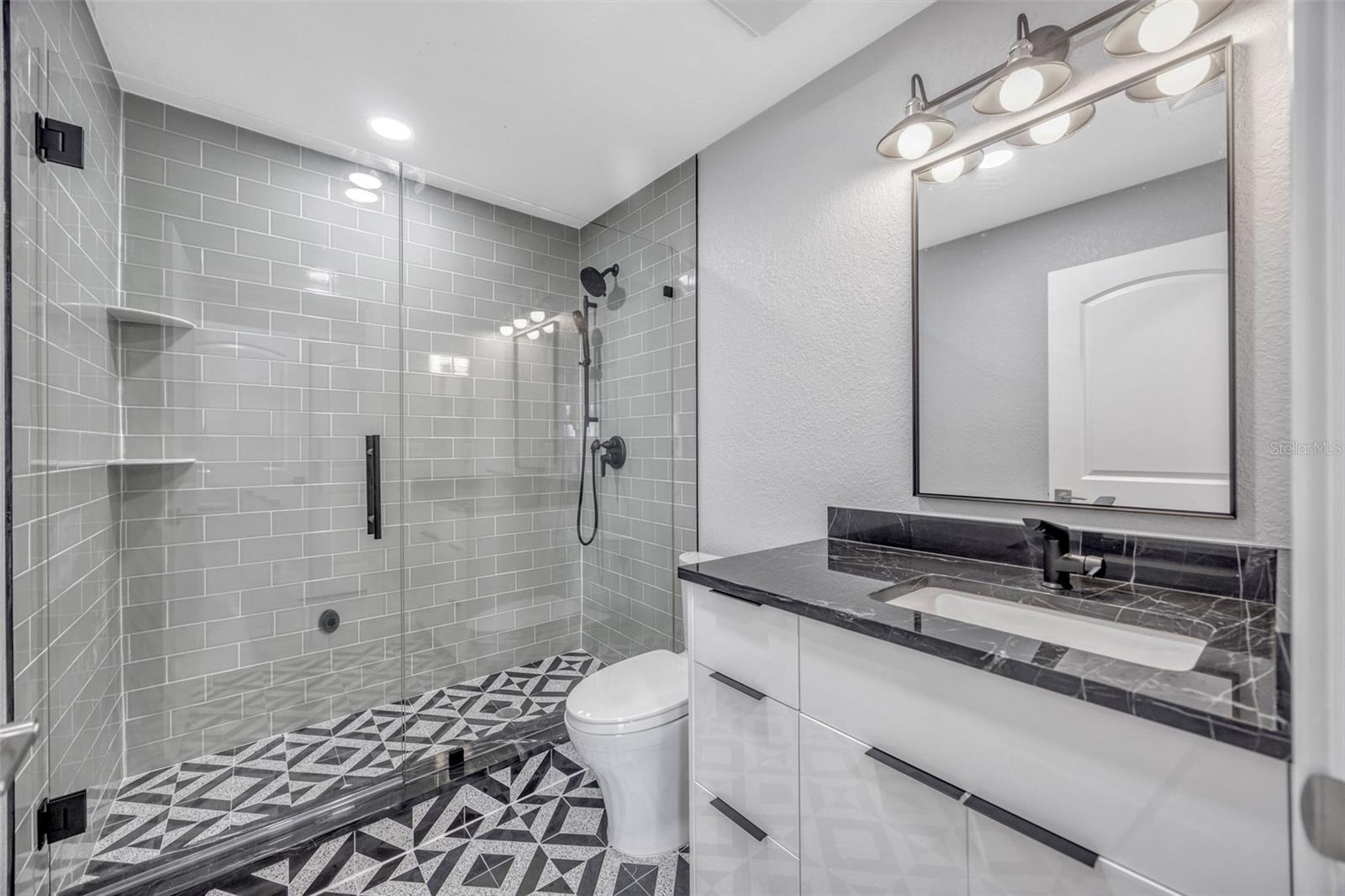 COLONIAL LANE JUNGLE ADD PT REP - Residential