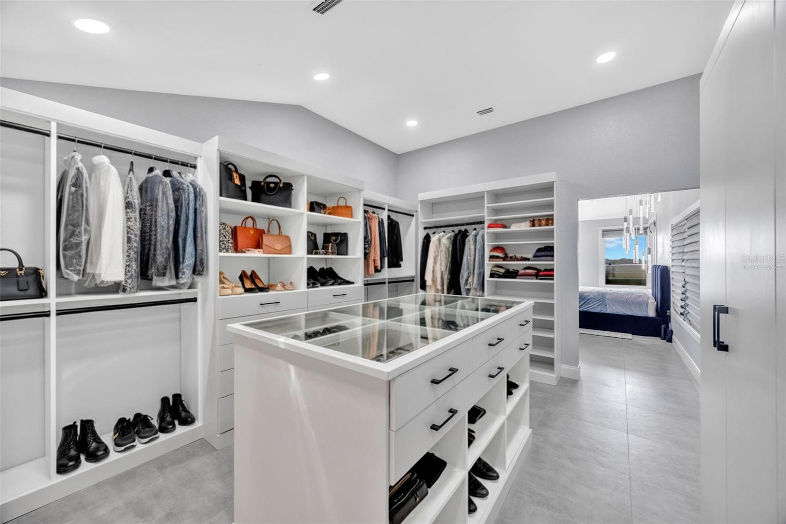 COLONIAL LANE JUNGLE ADD PT REP - Residential