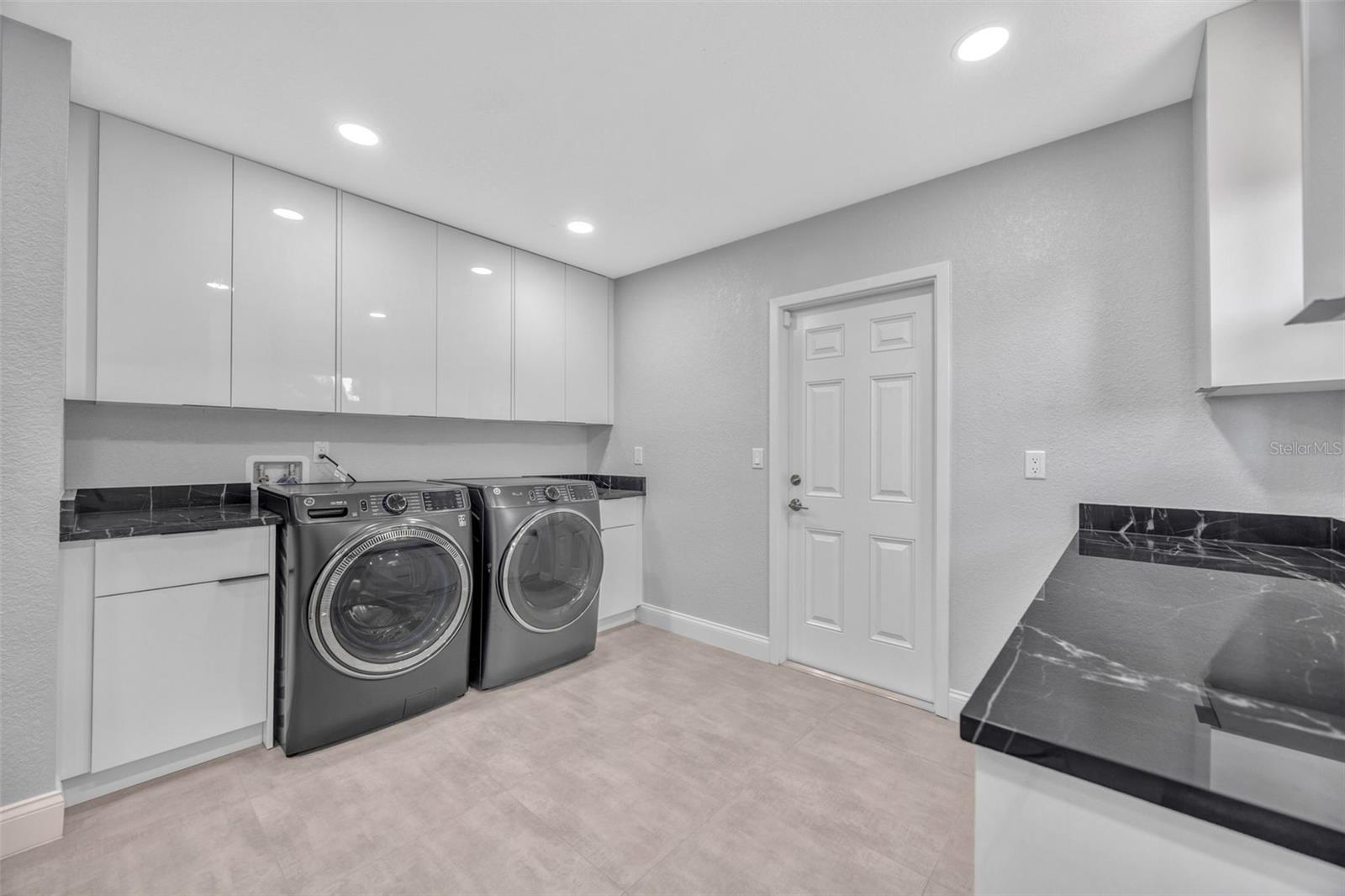 COLONIAL LANE JUNGLE ADD PT REP - Residential